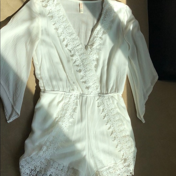 NWOT ROMPER - Picture 2 of 6